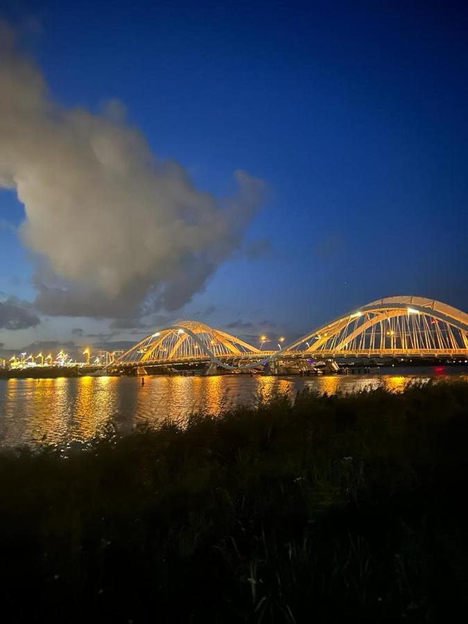 Euphrate Houseboat Hotel Amsterdam Exterior photo