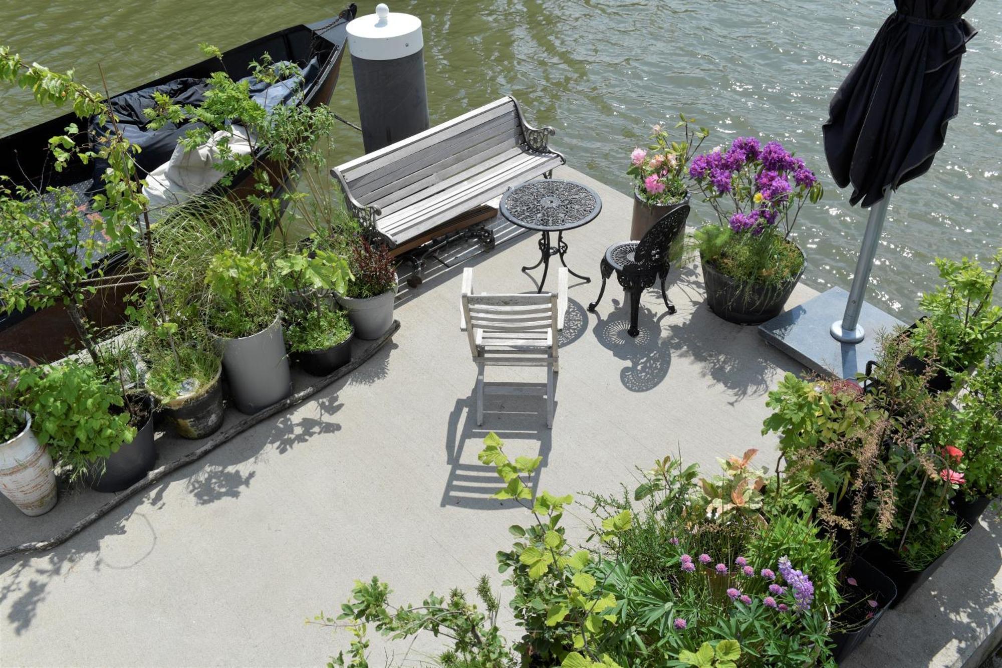 Euphrate Houseboat Hotel Amsterdam Exterior photo